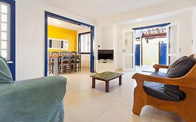 Casa com garagem - 300m da Rua das Pedras